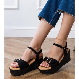 Sandalias de mujeres negras con una hebilla decorativa negro 2