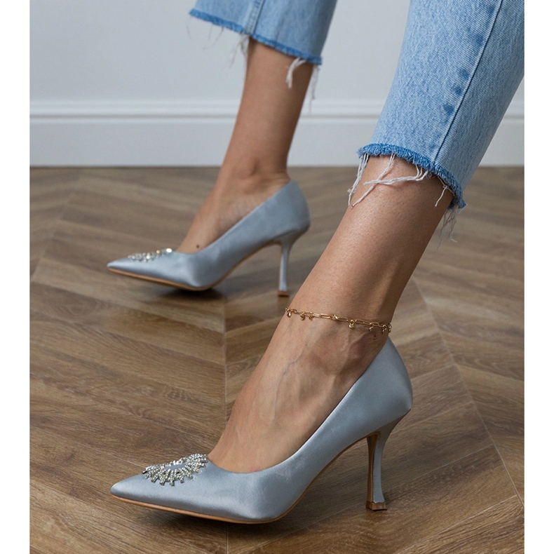 Bombas de satén de plata con circones 2