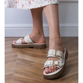 Aletas planas beige con abrazaderas en rayas 3