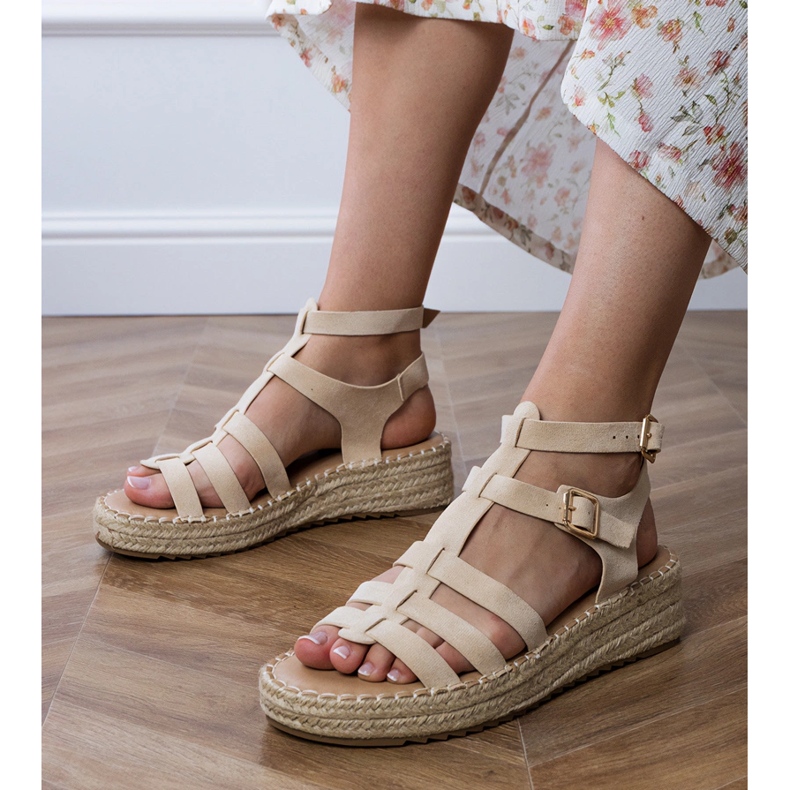 Sandalias BEIGE ESPADRILLE en una plataforma baja 1