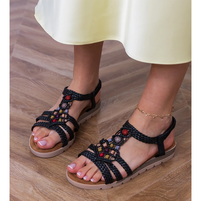 Sandalias trenzadas negras decoradas con cuentas negro 2