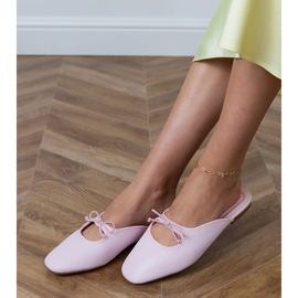 Pink Flip -Flops construidos sobre una suela plana rosado 4