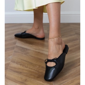 Flip Black -Flops construidos sobre una suela plana negro 1