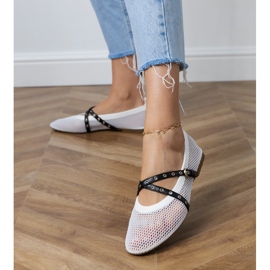 Ballerinas de malla blanca con una hebilla decorativa blanco 1