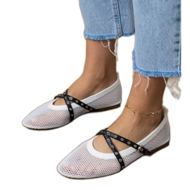 Ballerinas de malla blanca con una hebilla decorativa blanco 2