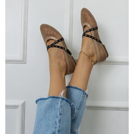 Ballerinas de malla marrón con una hebilla decorativa 4