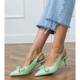 Bombas verdes con tacones bajos con arco 3