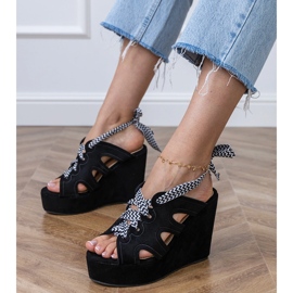 Sandalias de cuña negra con cordones decorativos negro 1