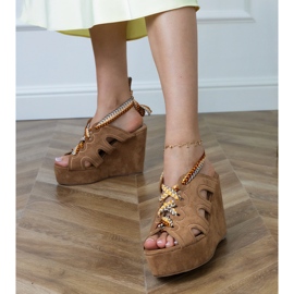 Sandalias de cuña marrones con cordones decorativos marrón 1