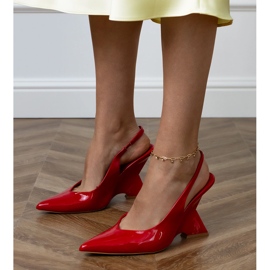 Sandalias rojas en una cuña geométrica rojo 1
