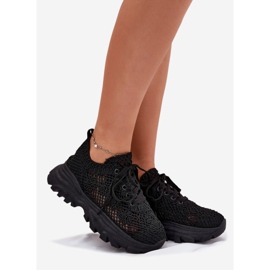 Zapatillas de deporte para mujeres con una parte superior negra de crochet negro 1