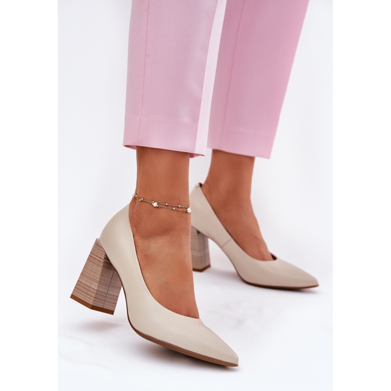 EVento Bombas de cuero en el post beige 2