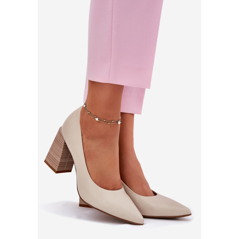 EVento Bombas de cuero en el post beige 1