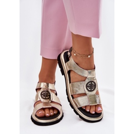 Sandalias de cuero para mujeres barnizadas con un detalle decorativo Artiker 56C0689 PLN dorado 3