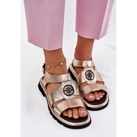 Sandalias de cuero para mujeres barnizadas con un detalle decorativo Artiker 56C0689 PLN dorado 5