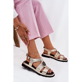 Sandalias de cuero para mujeres barnizadas con un detalle decorativo Artiker 56C0689 PLN dorado 6
