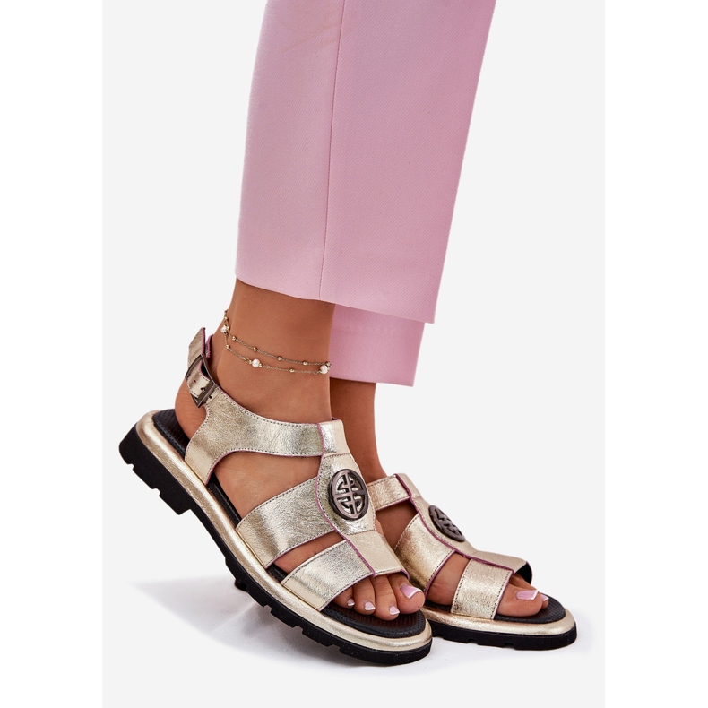 Sandalias de cuero para mujeres barnizadas con un detalle decorativo Artiker 56C0689 PLN dorado 1