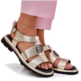 Sandalias de cuero para mujeres barnizadas con un detalle decorativo Artiker 56C0689 PLN dorado 10