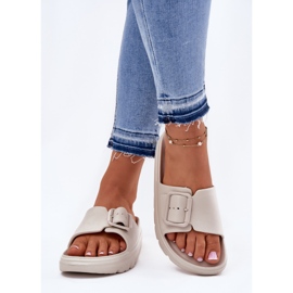 EVento Zapatillas de espuma para mujeres en la plataforma con una hebilla beige 5