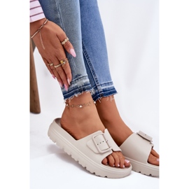 EVento Zapatillas de espuma para mujeres en la plataforma con una hebilla beige 6