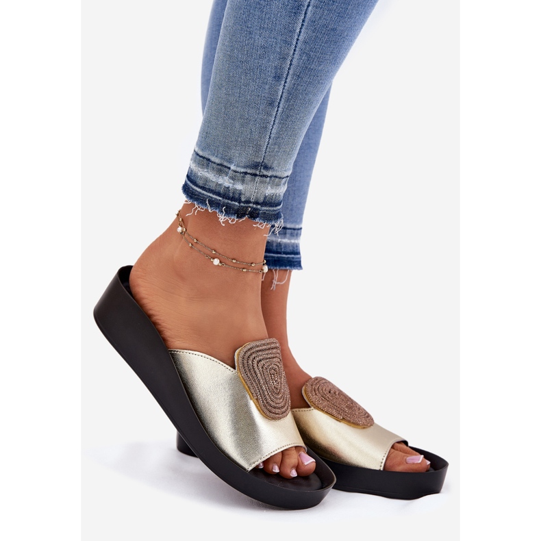 S.Barski Flip-flops de cuero para mujeres con un adorno KV51-028 PLN dorado 1