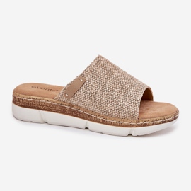Chanclas para mujeres con una cuña beige 4