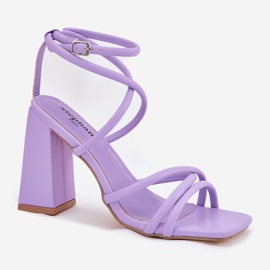 Sandalias para mujeres en un pilar con rayas moradas violeta 4