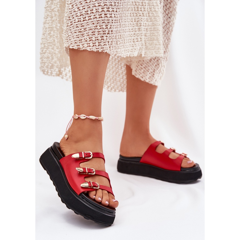 Flip fallas para mujeres en la plataforma con rayas rojas rojo 2 Flip fallas para mujeres en la plataforma con rayas rojas rojo 2