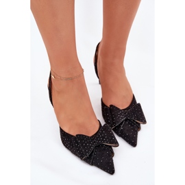 Tacones altos decorados con un tacón abierto y arco negro 4