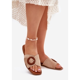 Chanclas de mujer plana con una abrazadera beige 1