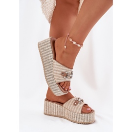 Cuñas de mujeres con cuña con trenza y decoración beige 3