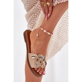 Chanclas de mujer plana con alfileres dorados beige 3