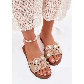 Chanclas de mujer plana con alfileres dorados beige 5