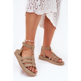 Sandalias de mujeres en la plataforma con el detalle dorado caki beige 6