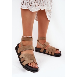Sandalias para mujeres de gamuza ecológica con velcro beige oscuro 2