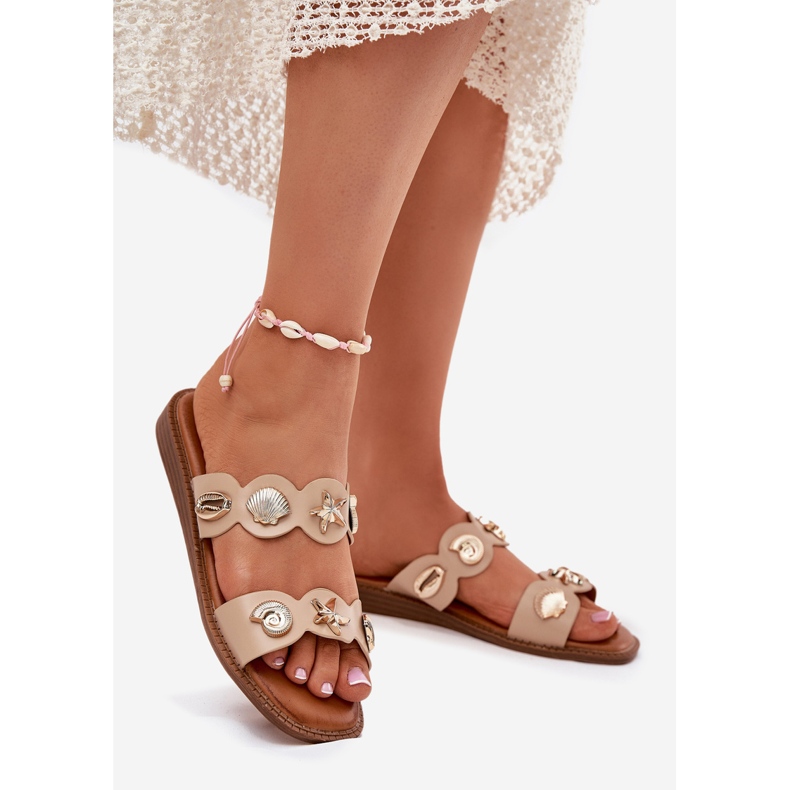 Flip Flip Flip Flip con alfileres dorados beige 1 Flip Flip Flip Flip con alfileres dorados beige 1