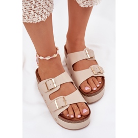Flip folladas para mujeres con hebillas en una plataforma masiva beige 5