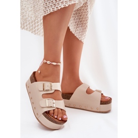 Flip folladas para mujeres con hebillas en una plataforma masiva beige 6