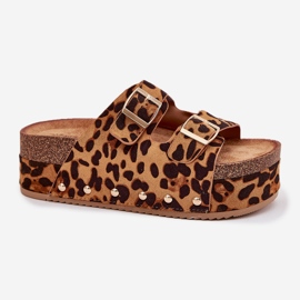 Flip folladas para mujeres con hebillas en una plataforma de leopardo masiva marrón 4