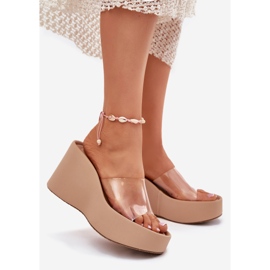 Cuñas de mujeres con cuña con un cinturón beige transparente 2
