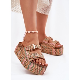 Zapatillas para mujeres en una plataforma masiva con trenza y hebillas multicolores beige 2