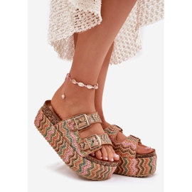 Zapatillas para mujeres en una plataforma masiva con trenza y hebillas multicolores beige 1 Zapatillas para mujeres en una plataforma masiva con trenza y hebillas multicolores beige 1