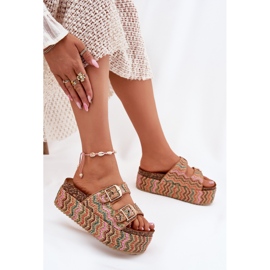 Zapatillas para mujeres en una plataforma masiva con trenza y hebillas multicolores beige 5