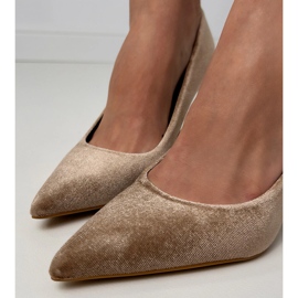 Beige Velor bombea sobre un tacón alto 3