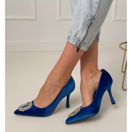 Bombas azul marino en un alfiler con circones 1