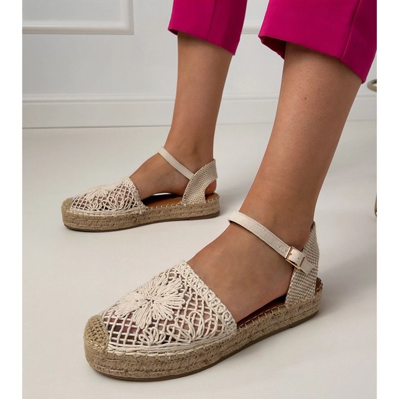 Sandalias beige abiertos de azar 1