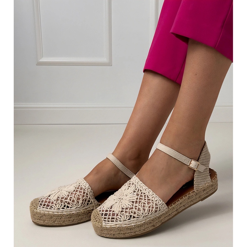 Sandalias beige abiertos de azar 2