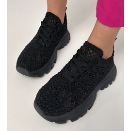 Zapatillas de zapatillas negras abiertas en la plataforma negro 4
