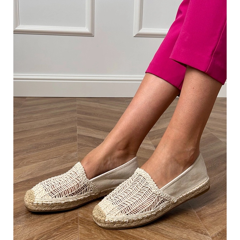Beige Openwork Apartrilles en la plataforma 1 Beige Openwork Apartrilles en la plataforma 1