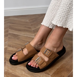 Flip brown -flops con abrazaderas en rayas marrón 1 Flip brown -flops con abrazaderas en rayas marrón 1